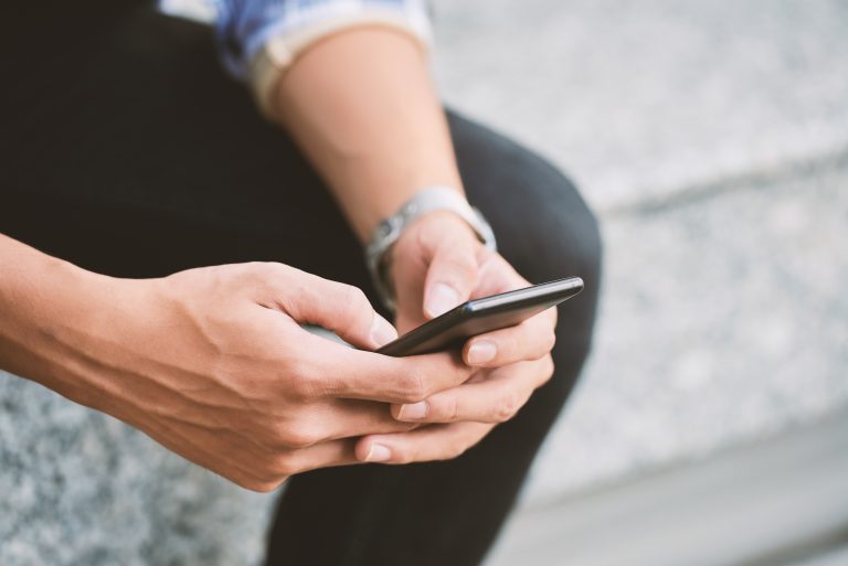 How to Identify Scammer Pictures: What to Look Out For When Talking to Someone Online