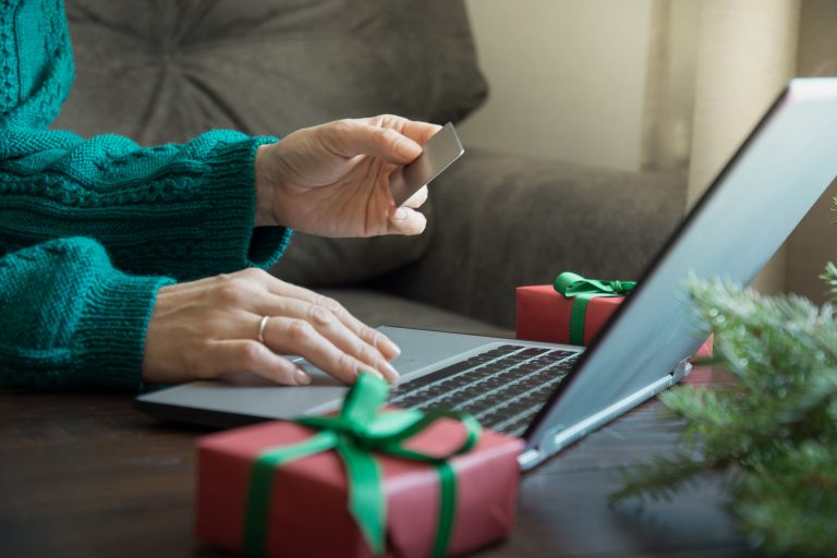 Credit Card Fraud: How to Avoid Credit Card Fraud This Holiday Season!