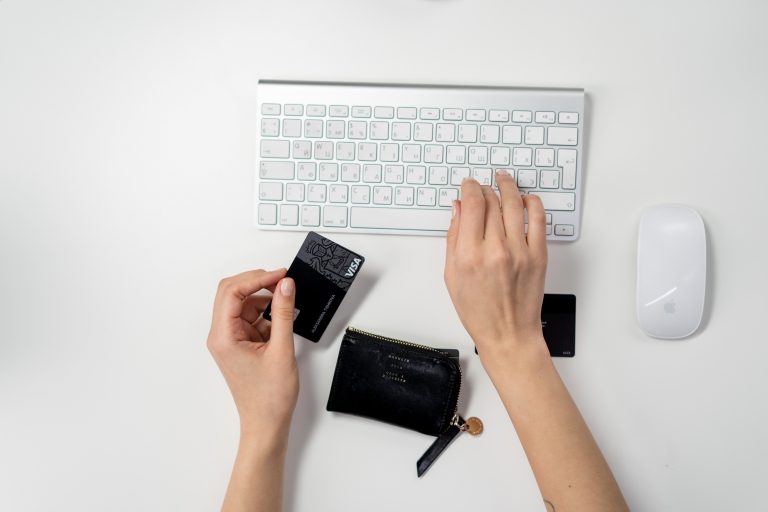 Online Shopping Scams To Avoid As a College Student