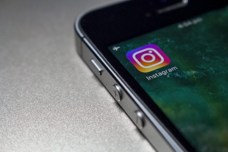 How to Tell If an Instagram Account is Fake: 10 Warning Signs (2026)