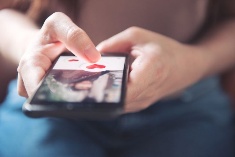 Tips to Verify the Identity of Someone You Meet on Dating Apps