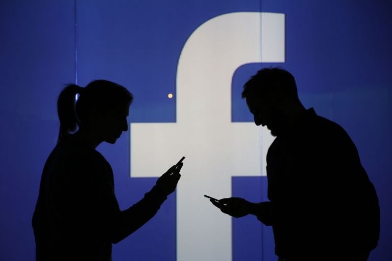Handling Facebook Conflicts: Communication Tips