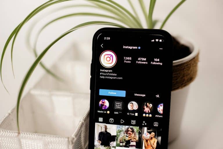 Instagram Instants: What It Is, How It Works, and What It Means for Your Privacy