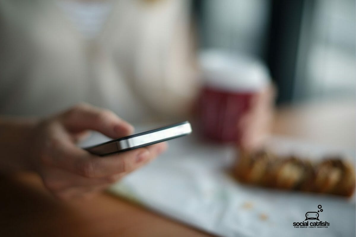 Clover Dating App Scams: Snapchat and Reddit Girls are After Your Hard-Earned Money