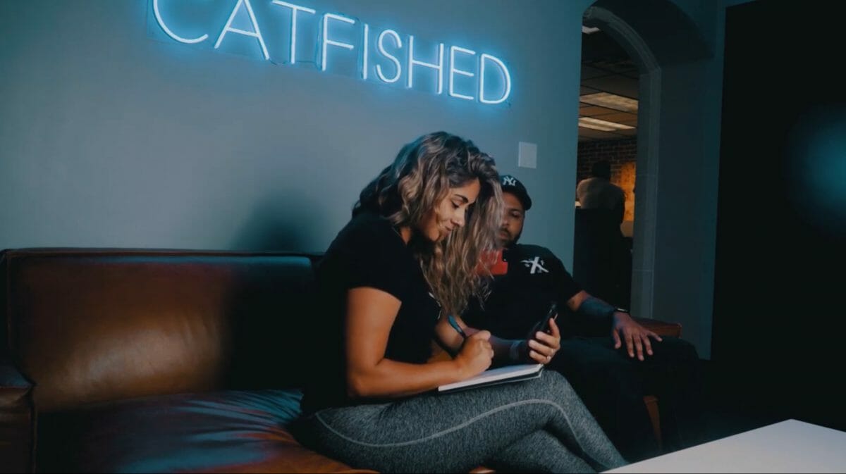 Scamfish: Two Nigerian Scammers Fight Over Lisa