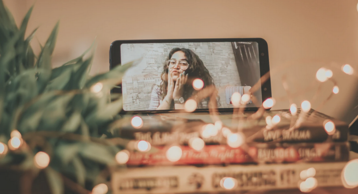 Online Love: Relationship Experts Give Social Distancing Dating Advice in Coronavirus Quarantine