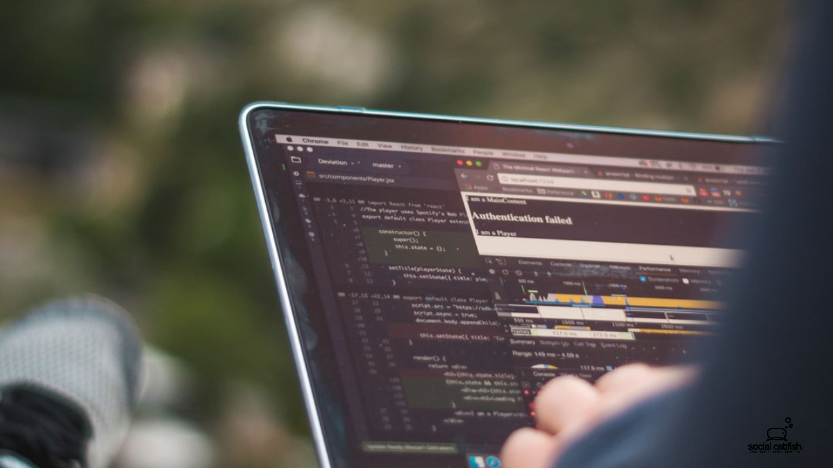Formjacking: How Scammers Use Malicious Codes to Hack into Websites