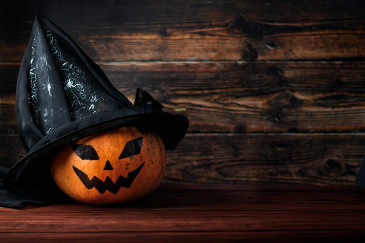 Pop-Up Online Halloween Store Scam Victims Out of Their Costumes and Money