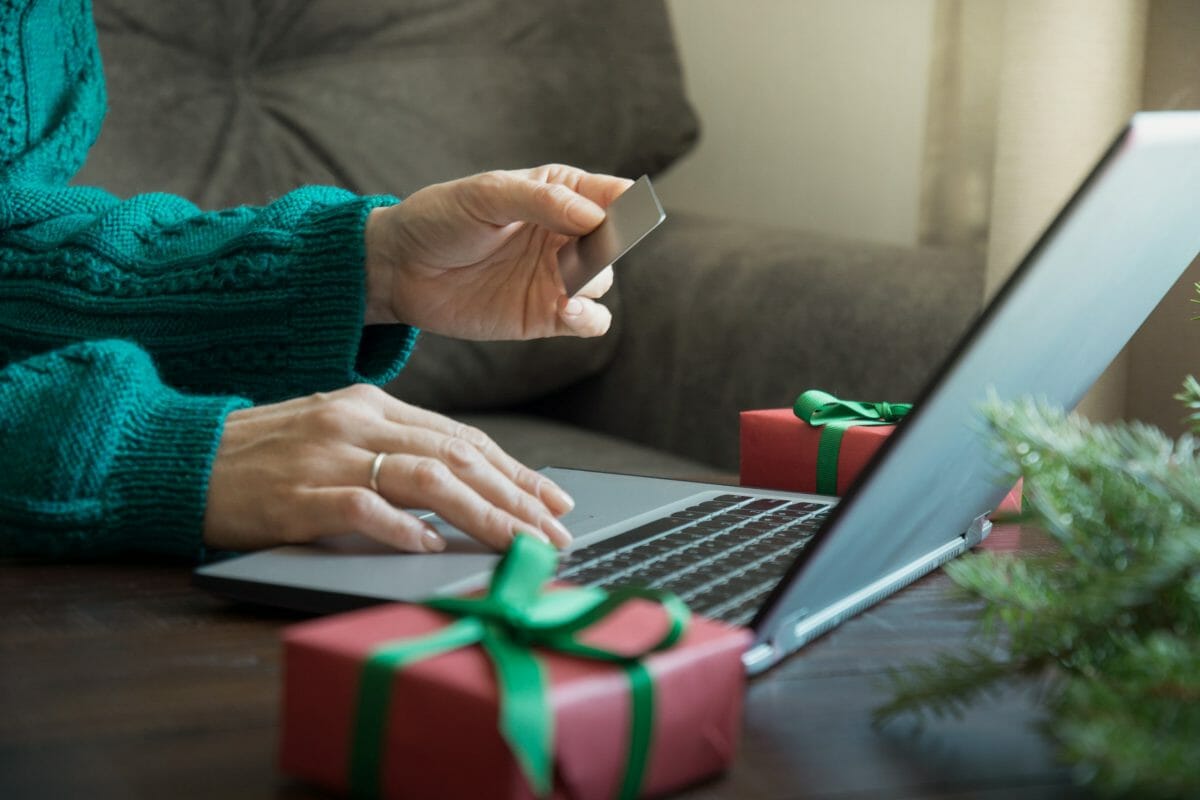 Credit Card Fraud: How to Avoid Credit Card Fraud This Holiday Season!