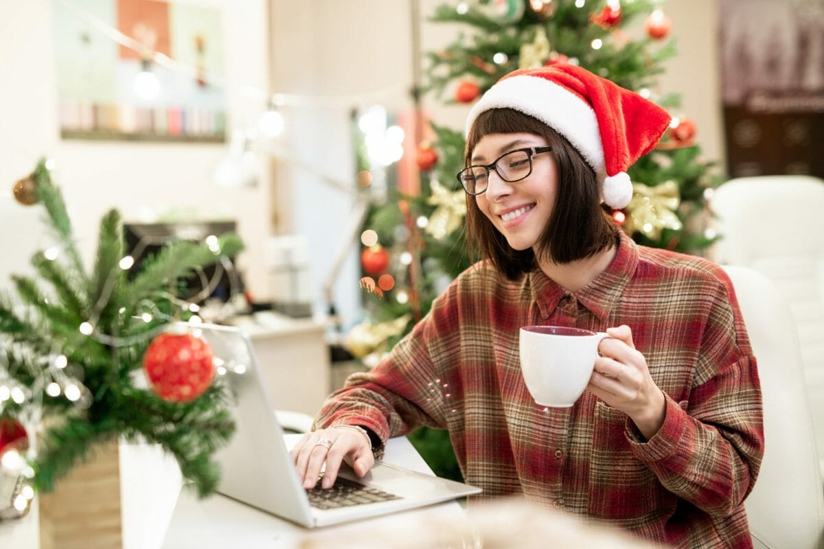 COVID-19 Zoom App Scams During Christmas: How to Plan a Safe Zoom Party