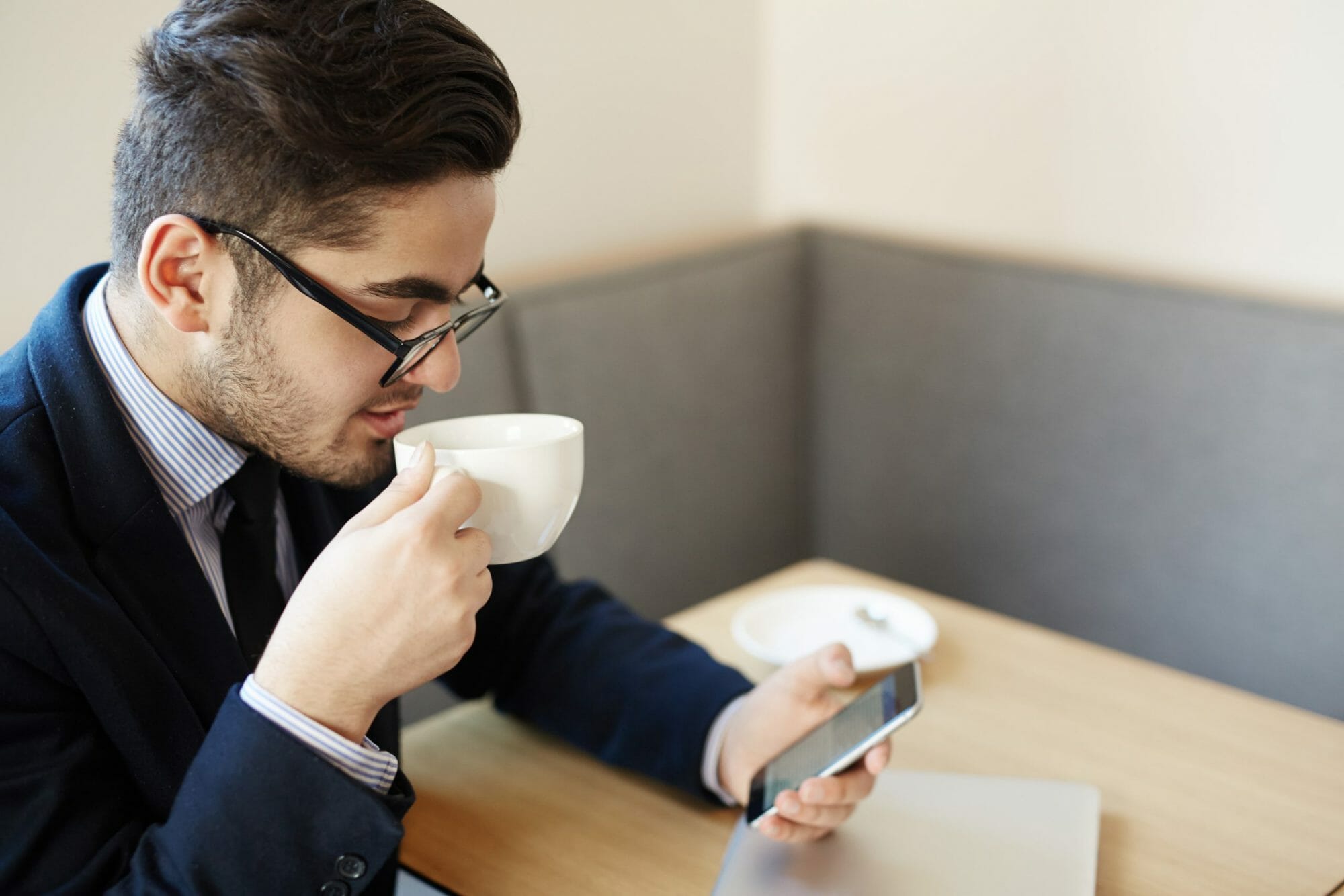 Mingle2 Scams: How to Avoid Romance Scammers on This Dating App