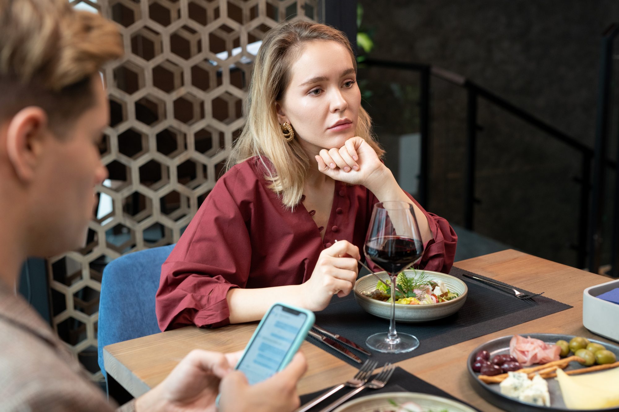 How to Use the Bad Date Rescue App to Get Out of a Bad Date