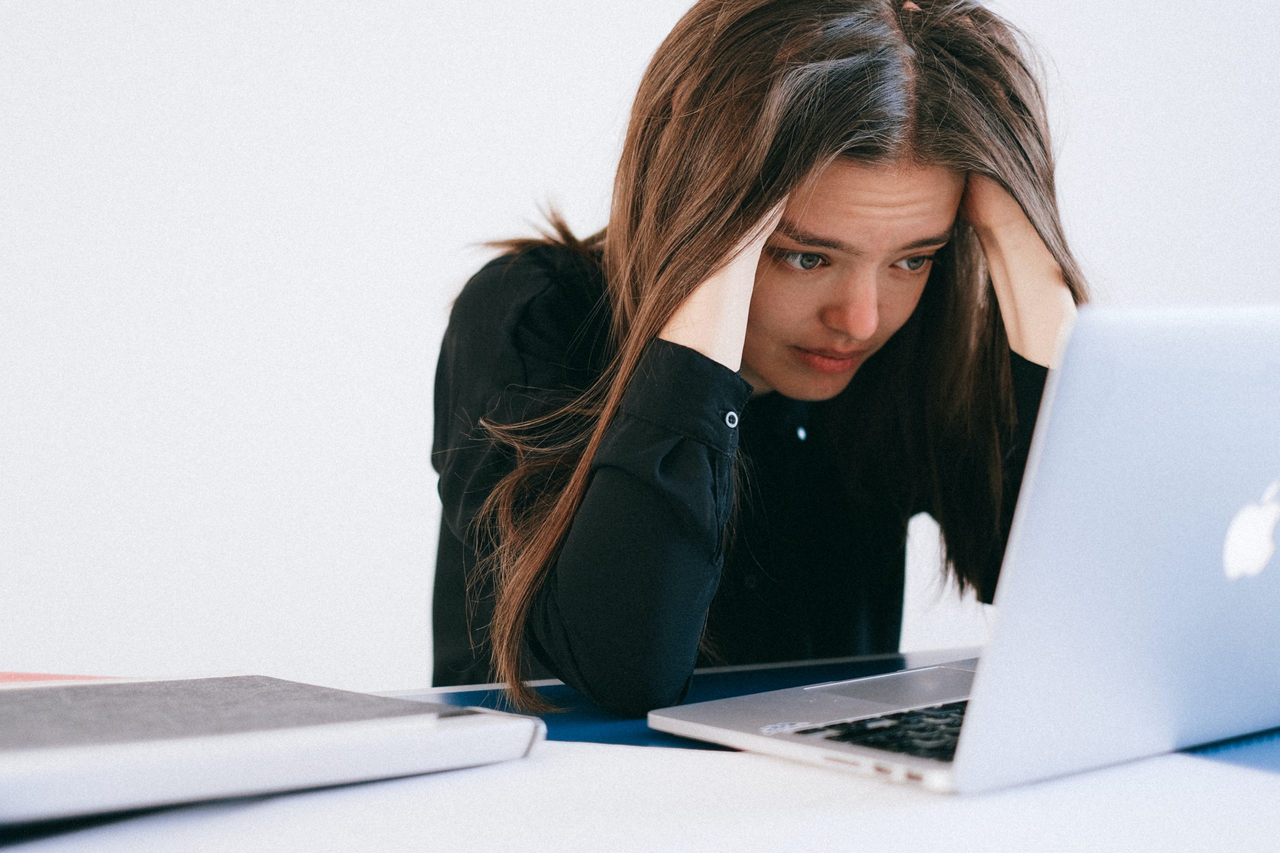 ONLINE SCAMS IN AUSTRALIA SURGE IN RECORD NUMBERS