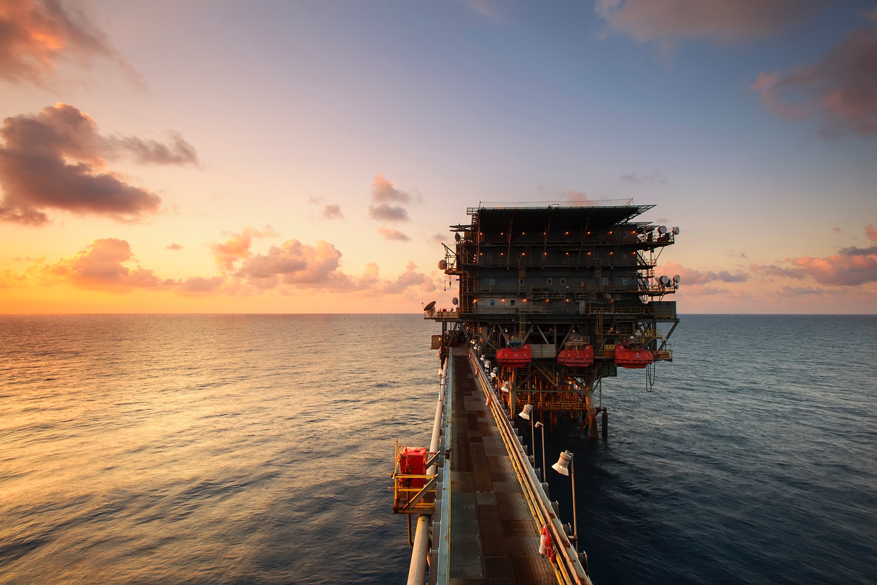 Oil Rig Scammer’s Photos: How to Tell if the Person You Met Online is a Scammer