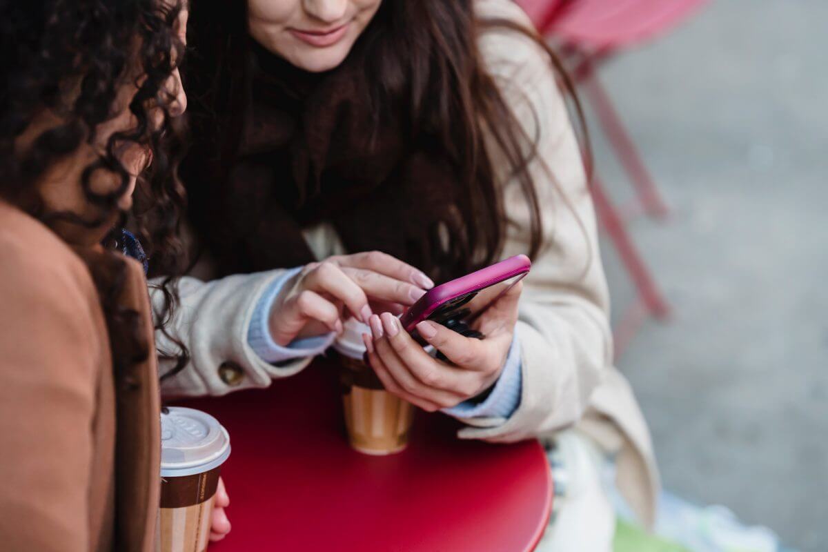 How to Find Out What Dating Sites a Person Is On 