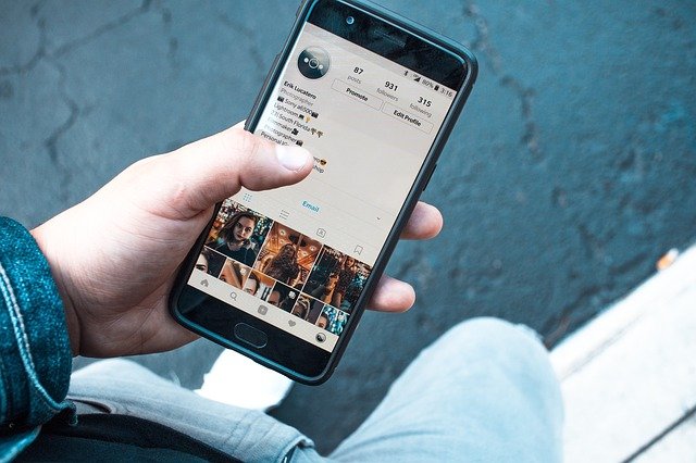 Online Identity Verification Through Social Media