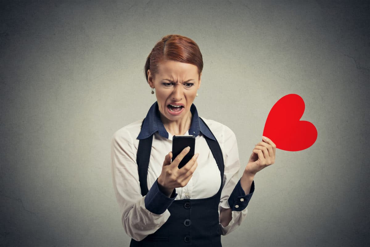 The Red Flags of Catfishing: How to Spot a Fake Online Profile