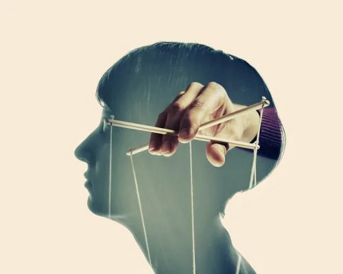 Psychological Manipulation in Online Communities: Guarding Against Exploitative Tactics