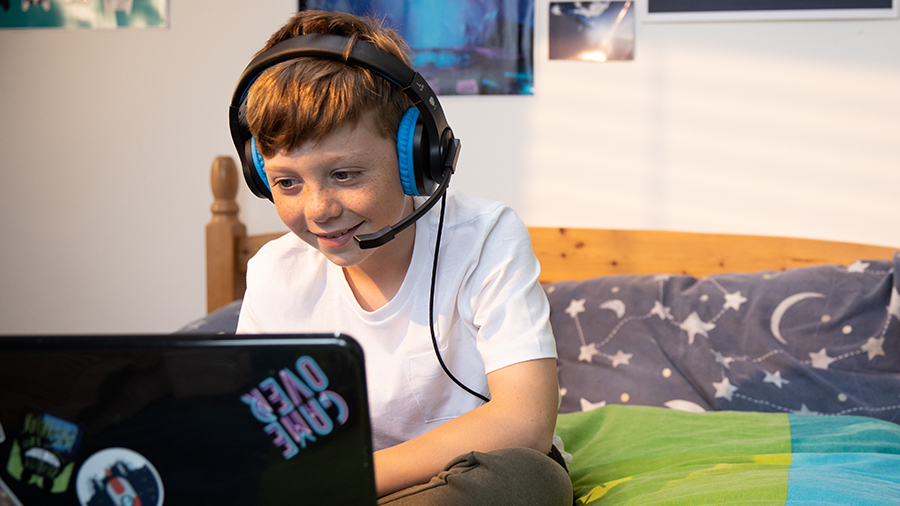 Safe Online Gaming for Kids: Teaching Responsible Gaming Habits and Avoiding Scams