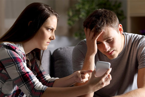 How to Find Out if your Spouse is on Dating Sites for Free