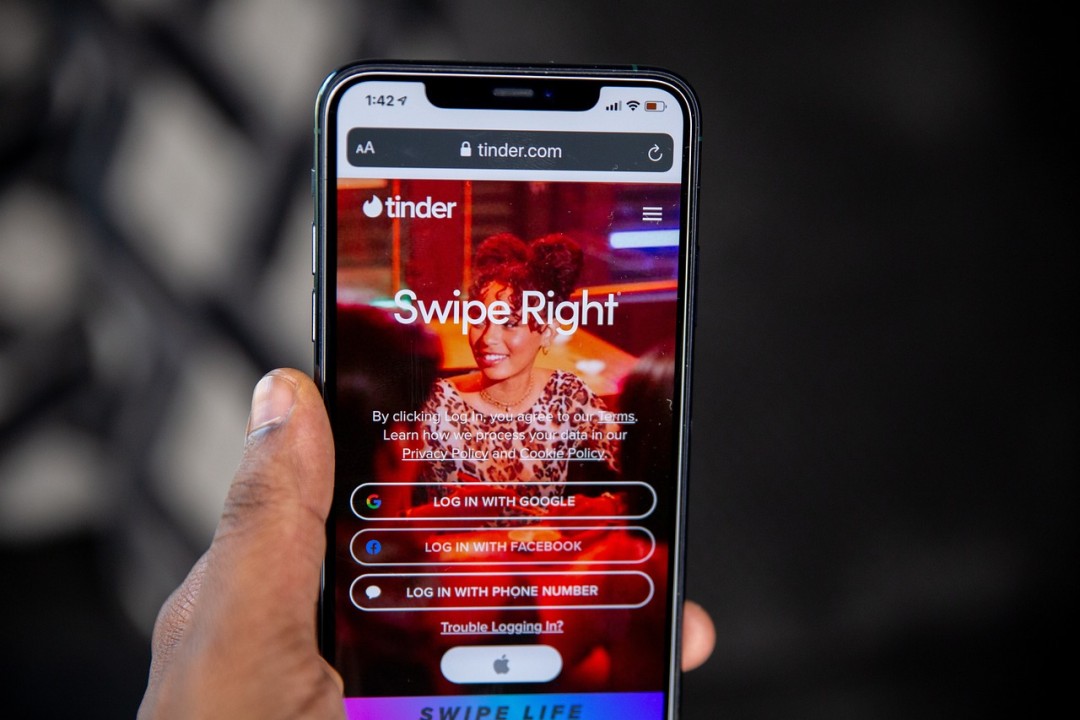 Can You Search For Someone on Tinder?