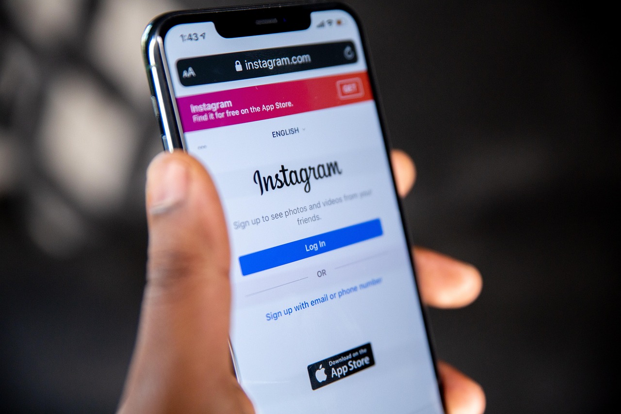 Instagram Reverse Image Search: How to Find Anyone by Photo (2026)