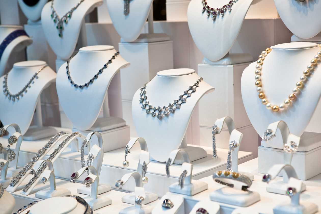 What is The Deraldi Jewelry Scam