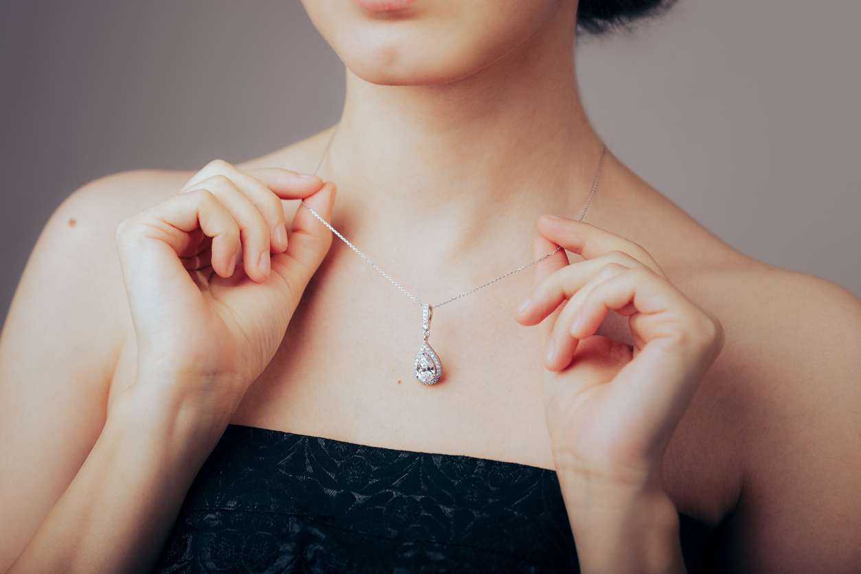 Luvasti Jewelry: Uncovering the Scam Behind the Sparkle