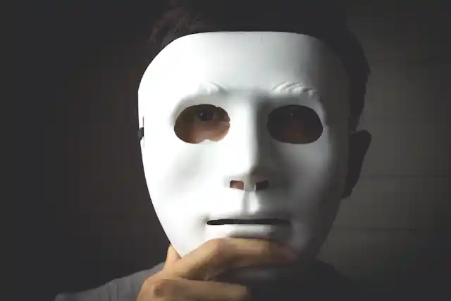 Detecting Fake Profiles with Image Search