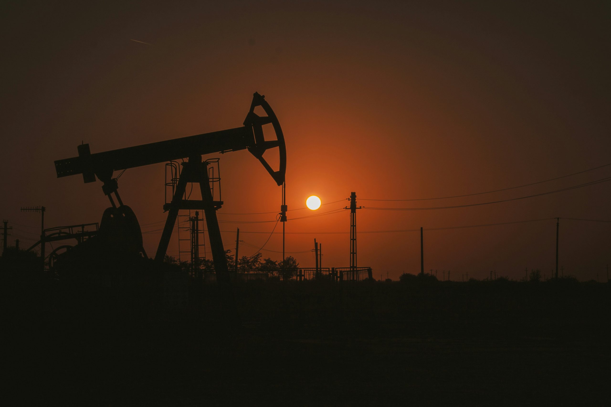 Oil Rig Scams: How to Spot an Oil Rig Scammer Before It’s Too Late