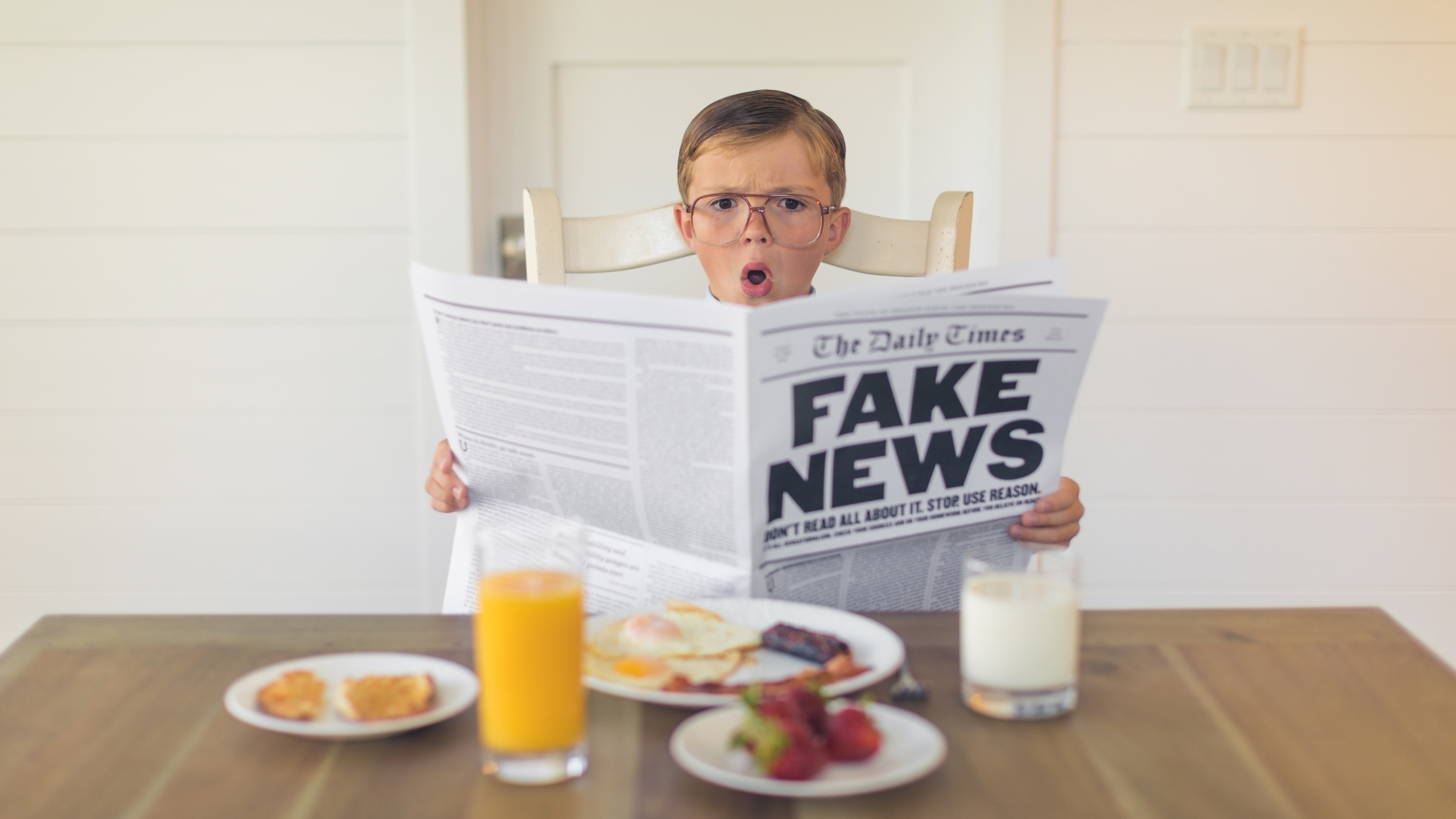 Fake News Generator: How Scammers Use It to Manipulate Public Opinion