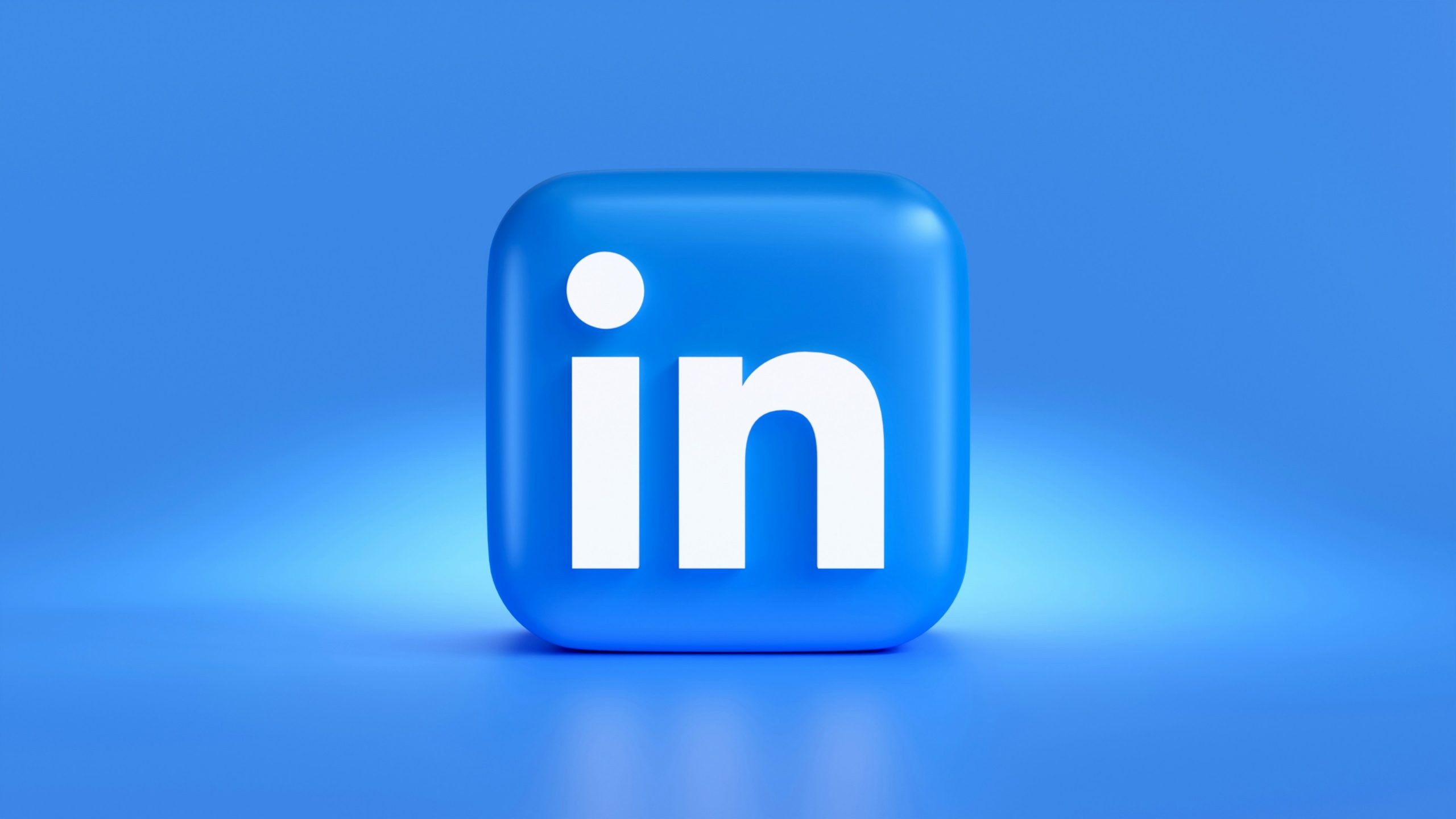 LinkedIn Profile: How to Spot Stolen Photos, AI Headshots, and Fake Credentials