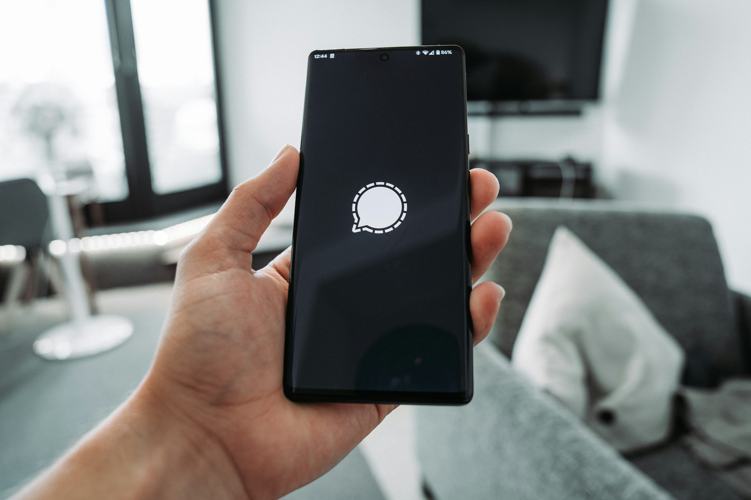 How to Identify and Avoid Signal App Scams in 2026