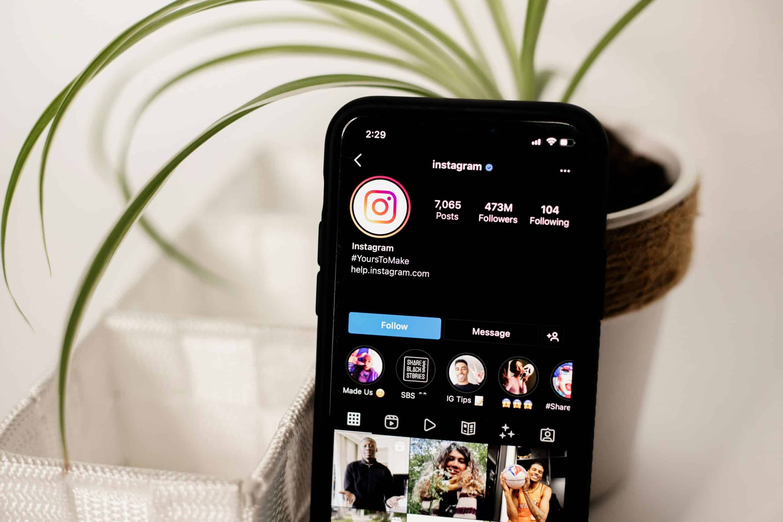 Instagram Instants: What It Is, How It Works, and What It Means for Your Privacy